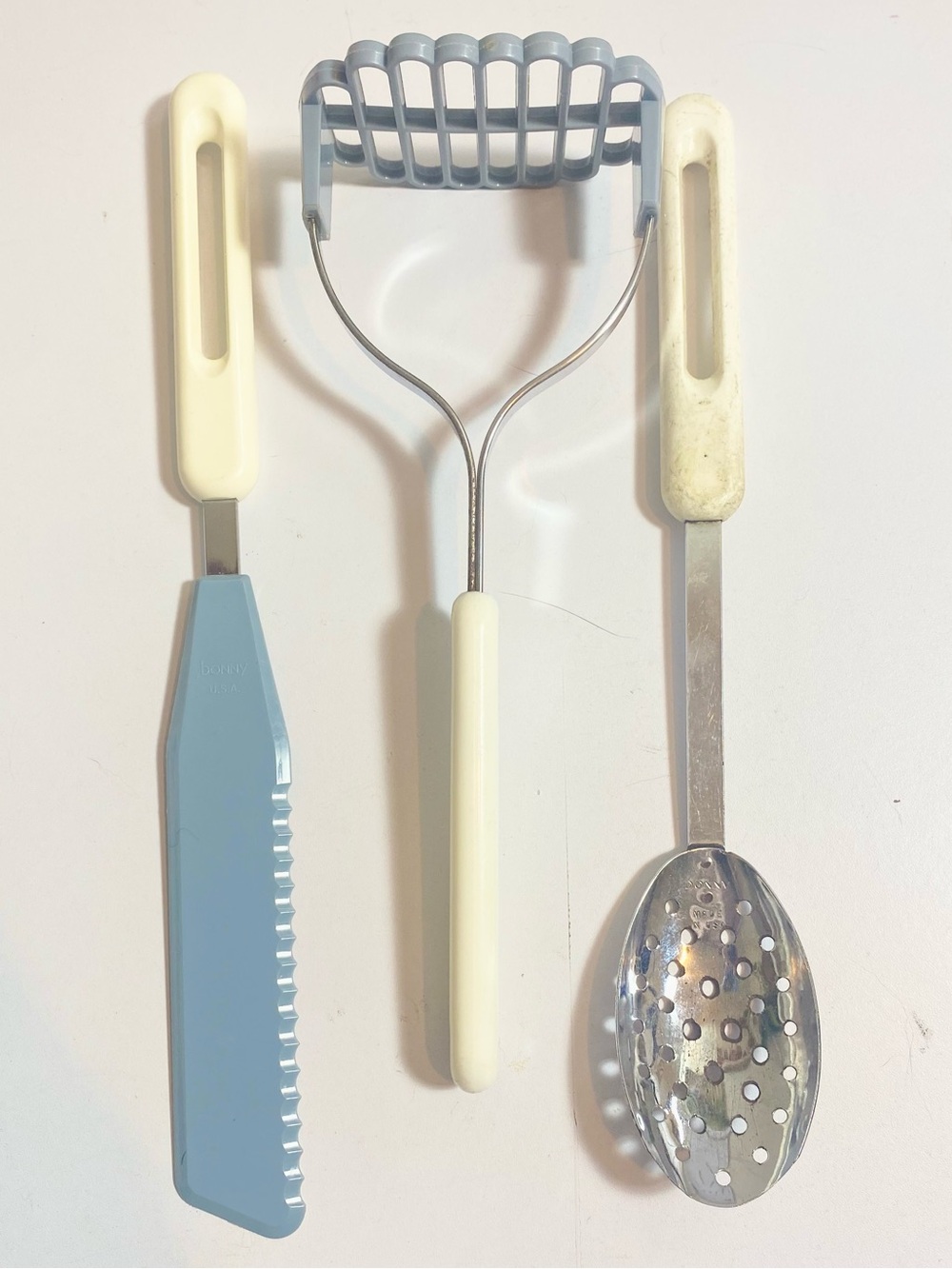 VTG Bonny USA 3Pc Kitchen Utensil Bundle Icing Spatula Masher Skimmer Blue/White